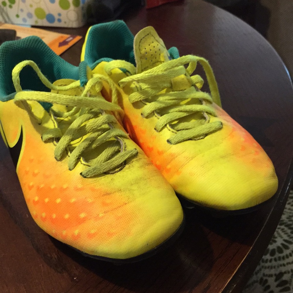 Kids size 11 Nike Cleats - Picture 4 of 6
